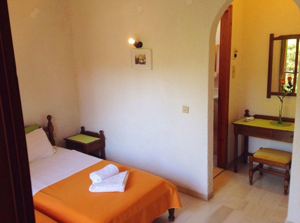Artemis Rooms Agia Marina  Zewnętrze zdjęcie